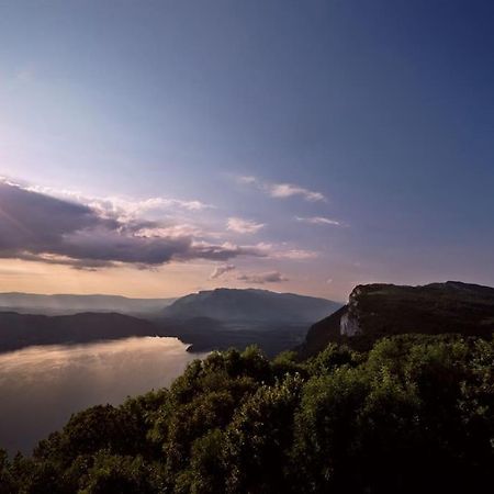 Confort Entre Lac Et Montagne Tresserve Zewnętrze zdjęcie